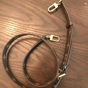 Louis Vuitton adjustable shoulder strap